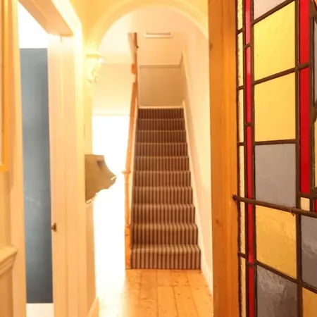 Bright Two Bedroom House With Parking And Garden Prázdninový dům