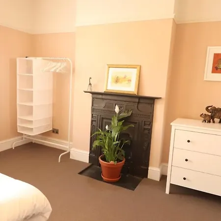 Bright Two Bedroom House With Parking And Garden Dom wakacyjny *