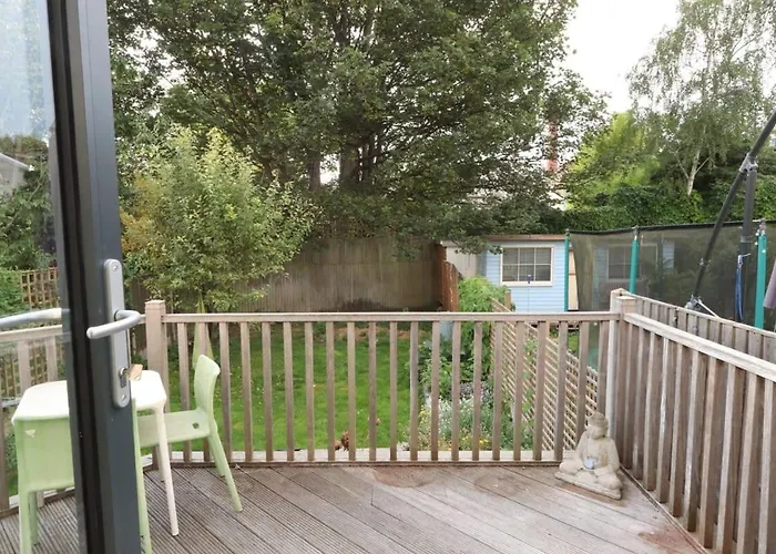 Bright Two Bedroom House With Parking And Garden Bristol