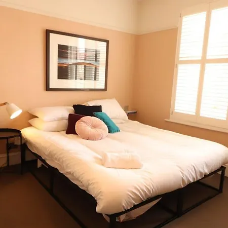 Bright Two Bedroom House With Parking And Garden 度假居 布里斯托