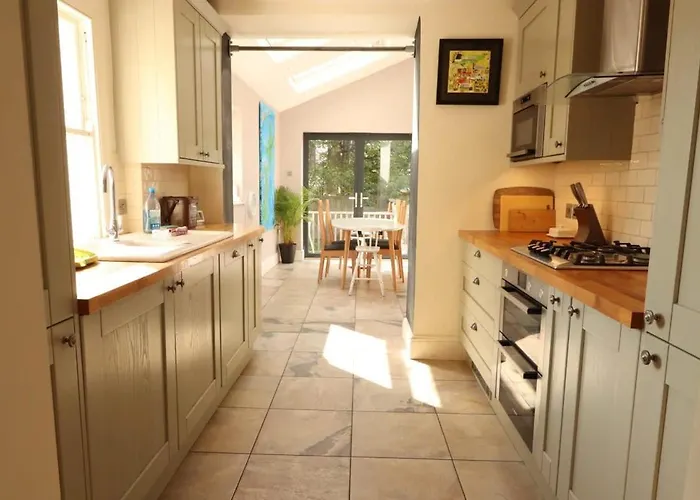 Bright Two Bedroom House With Parking And Garden 브리스틀